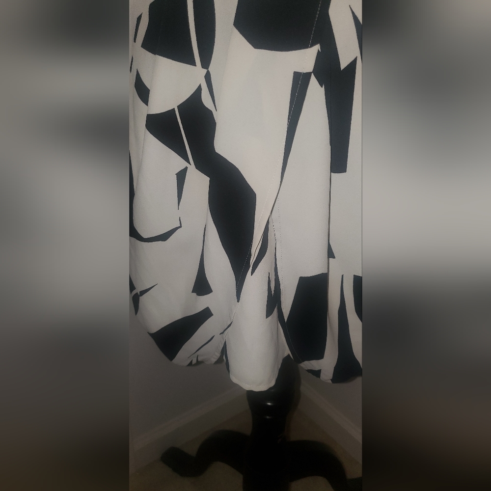 Small Dress - Picture 5 of 7